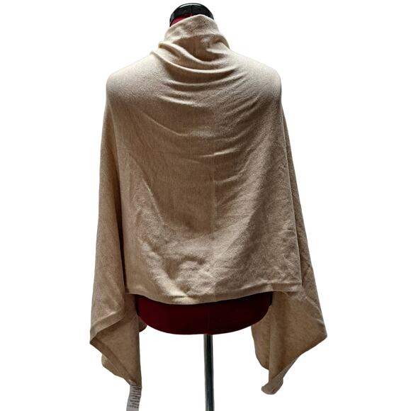 NWT Oatmeal Tan Vesitile Button front lightweight knitted Sweater Poncho Cape - Picture 2 of 6